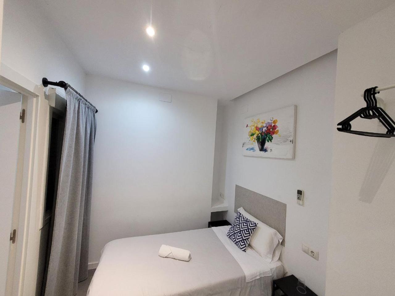Ayz Frailes - Auto Check-In Property (Adults Only) Malaga Exterior photo