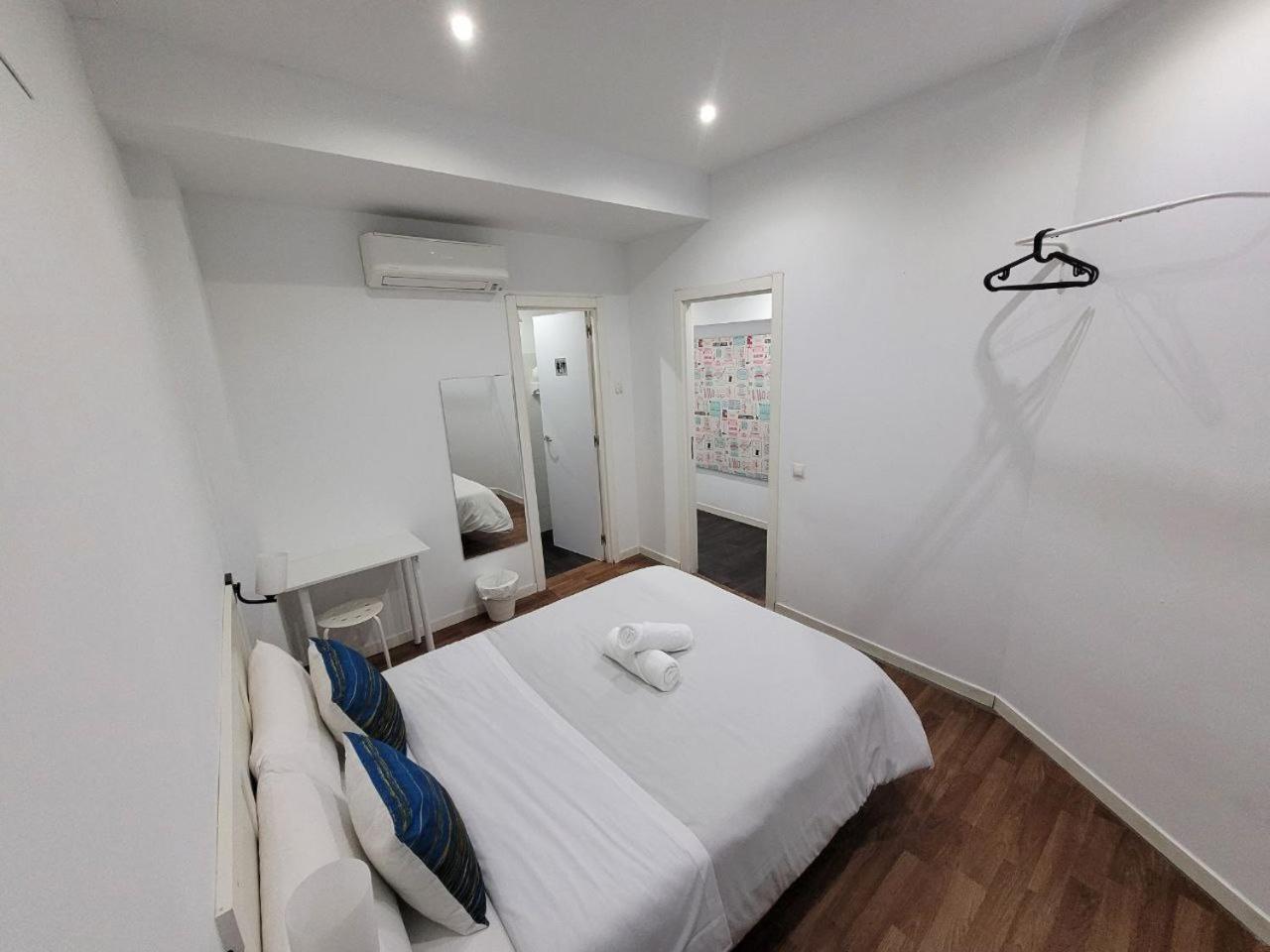 Ayz Frailes - Auto Check-In Property (Adults Only) Malaga Exterior photo