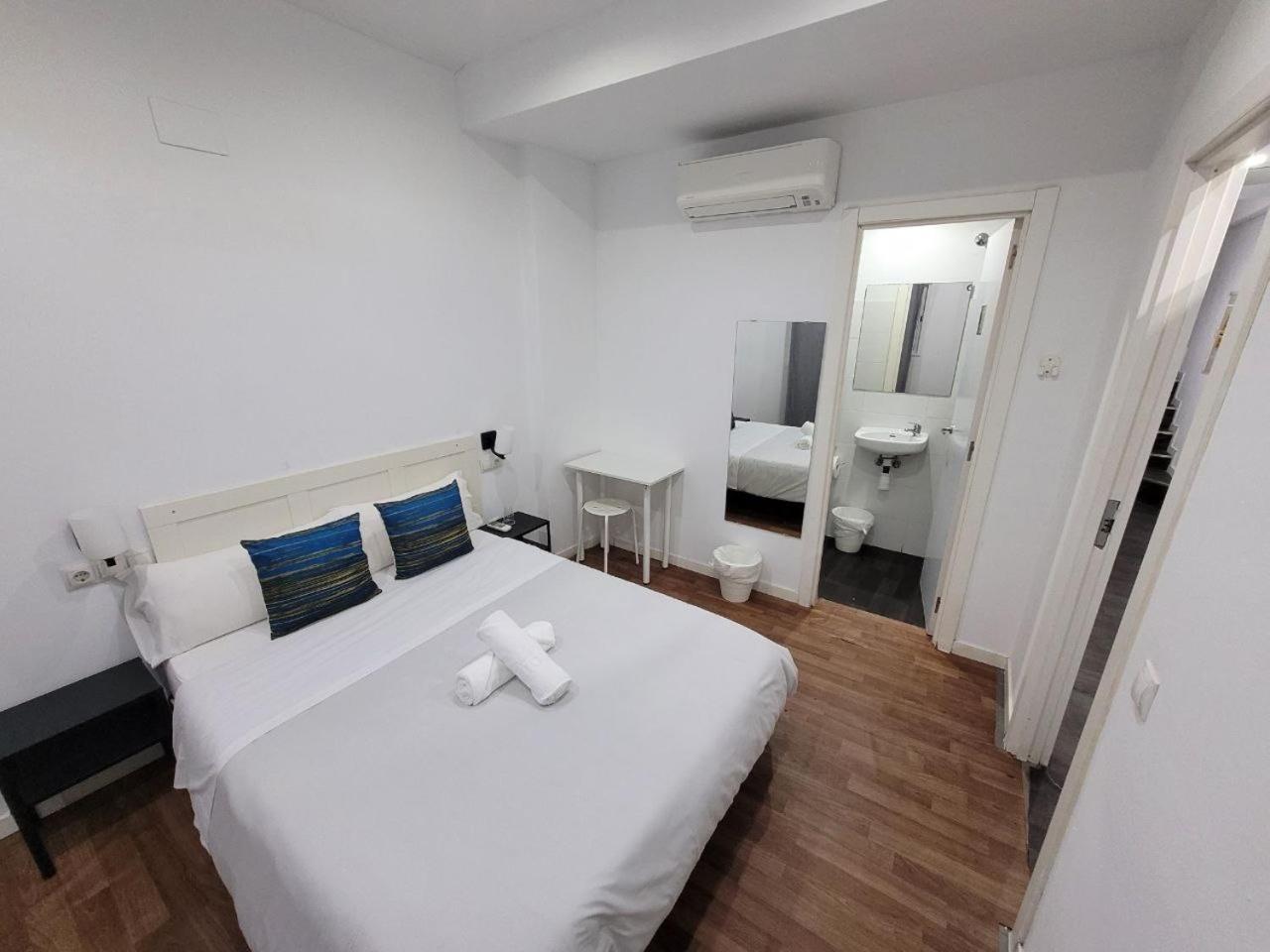 Ayz Frailes - Auto Check-In Property (Adults Only) Malaga Exterior photo