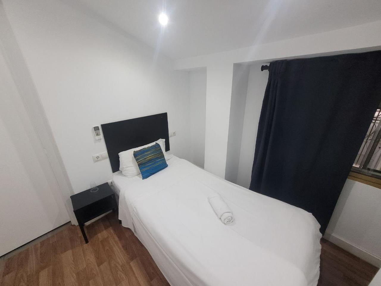 Ayz Frailes - Auto Check-In Property (Adults Only) Malaga Exterior photo